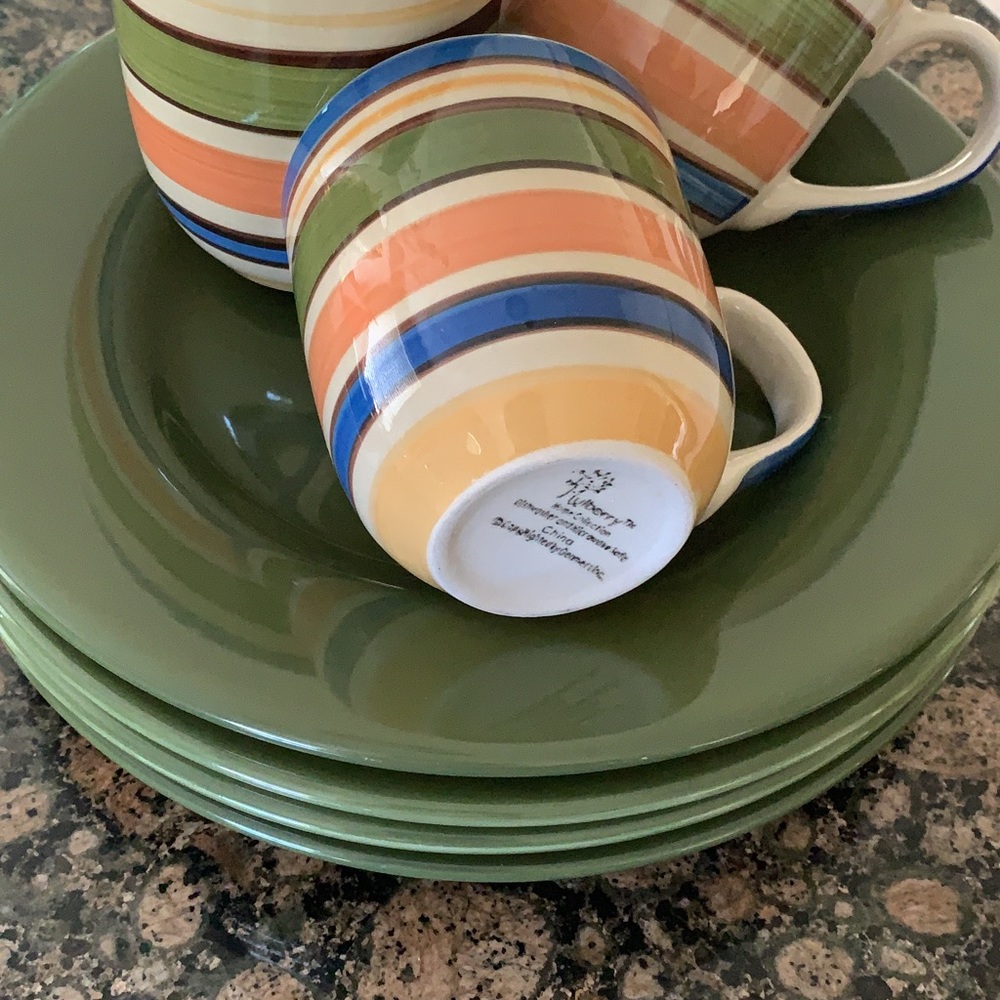 Dinnerware set - Picture 3 of 4